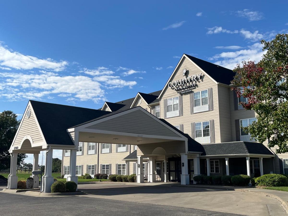 Country & By Radisson, Salina, Ks Salina